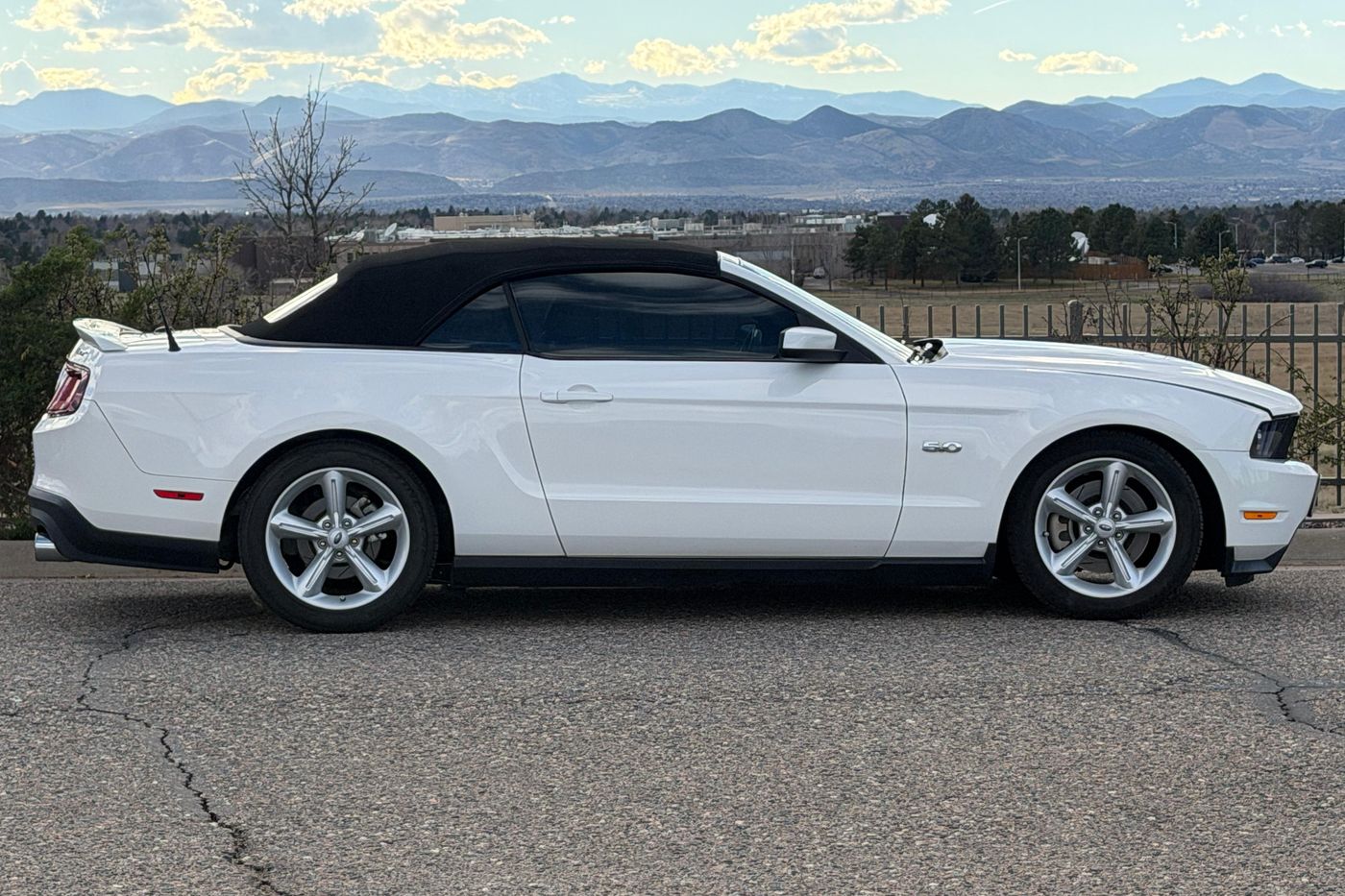 2011 Ford Mustang GT Premium Convertible — view 3