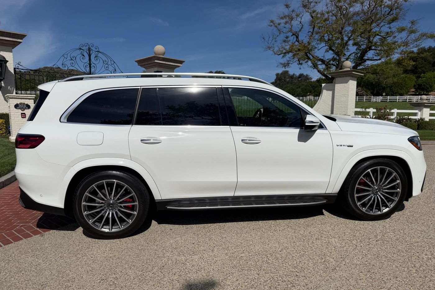 2024 Mercedes-AMG GLS 63 — view 3