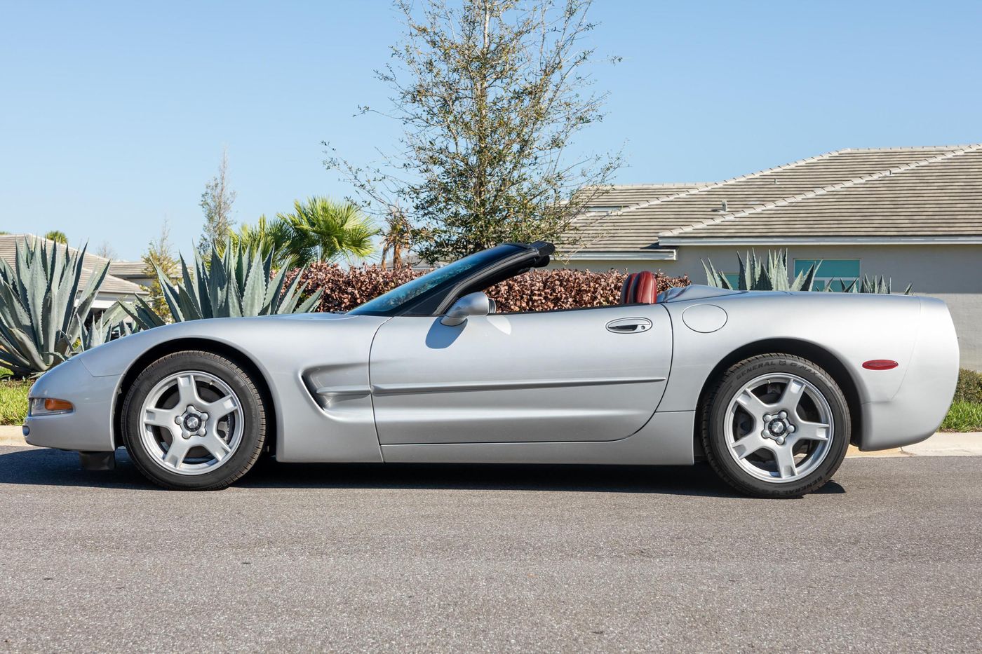 1999 Chevrolet Corvette Convertible — view 3