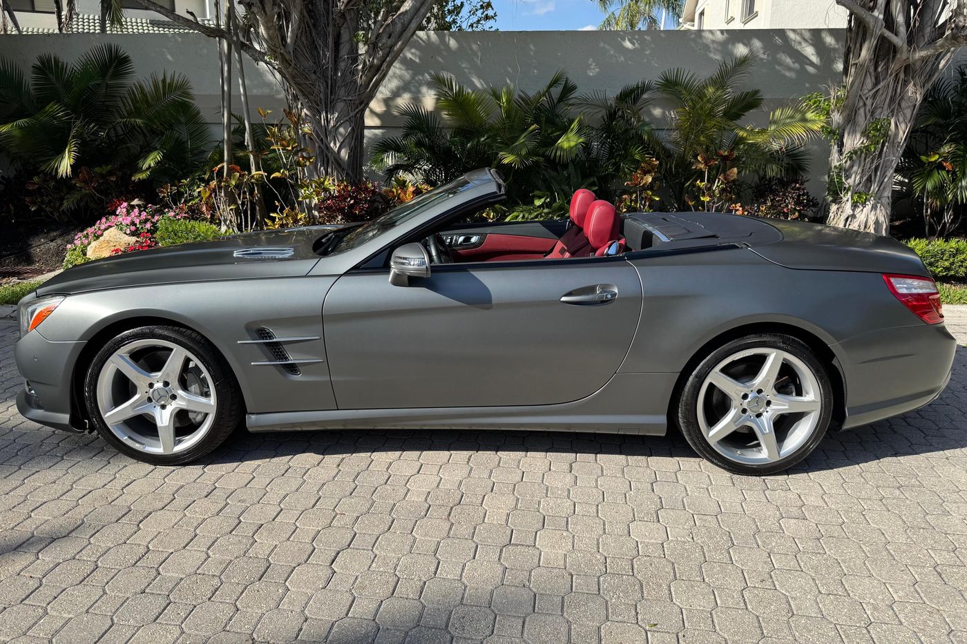 2013 Mercedes-Benz SL550 — view 3