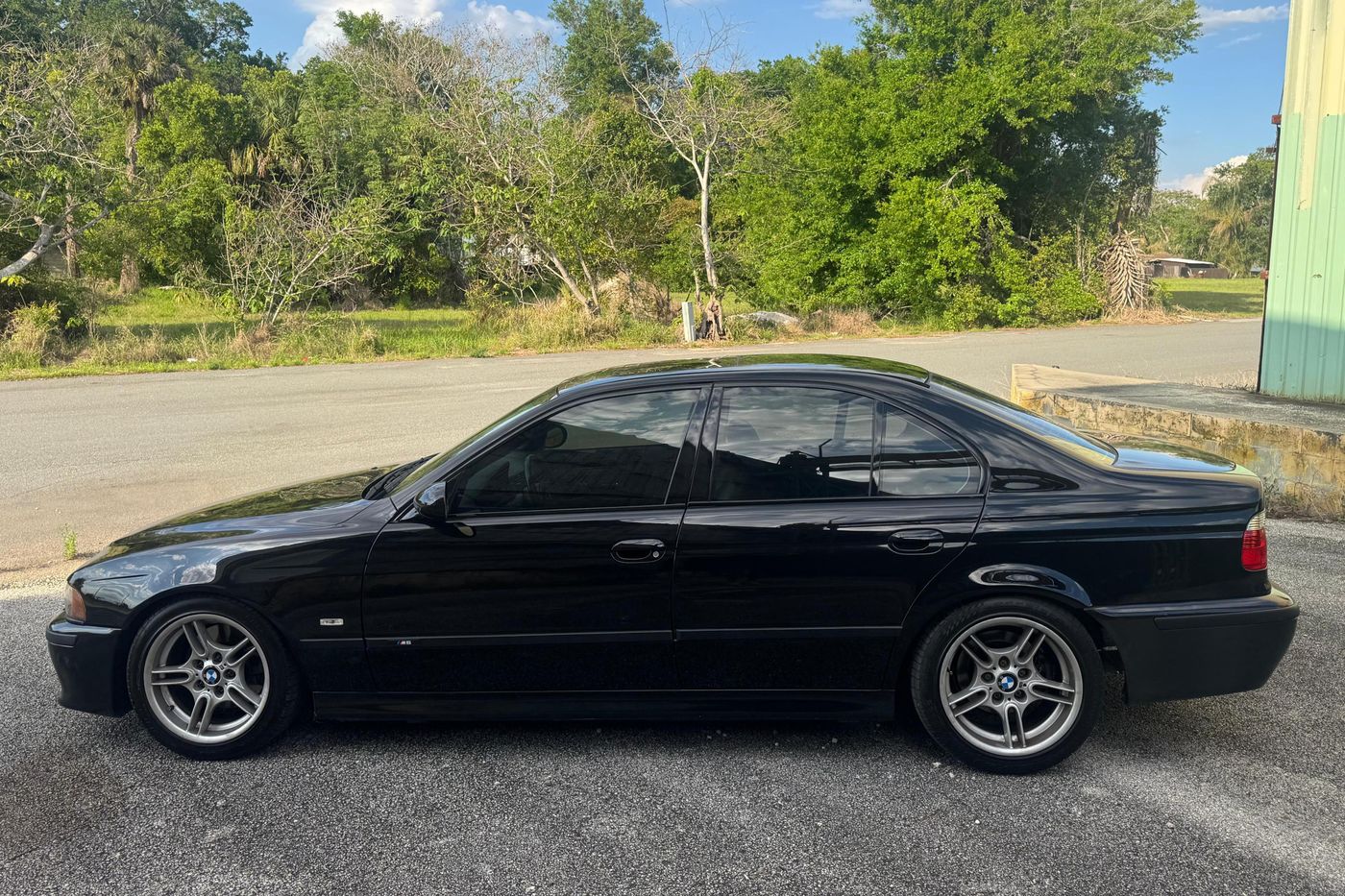 2001 BMW 540i Sedan — view 3