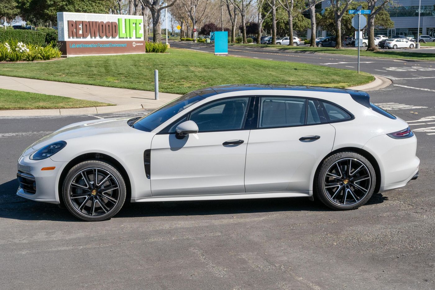 2018 Porsche Panamera 4S Sport Turismo — view 3