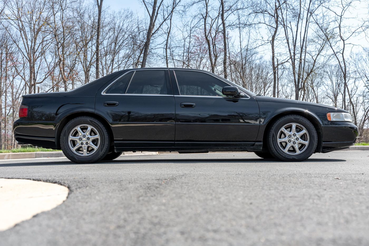 2000 Cadillac Seville STS — view 3