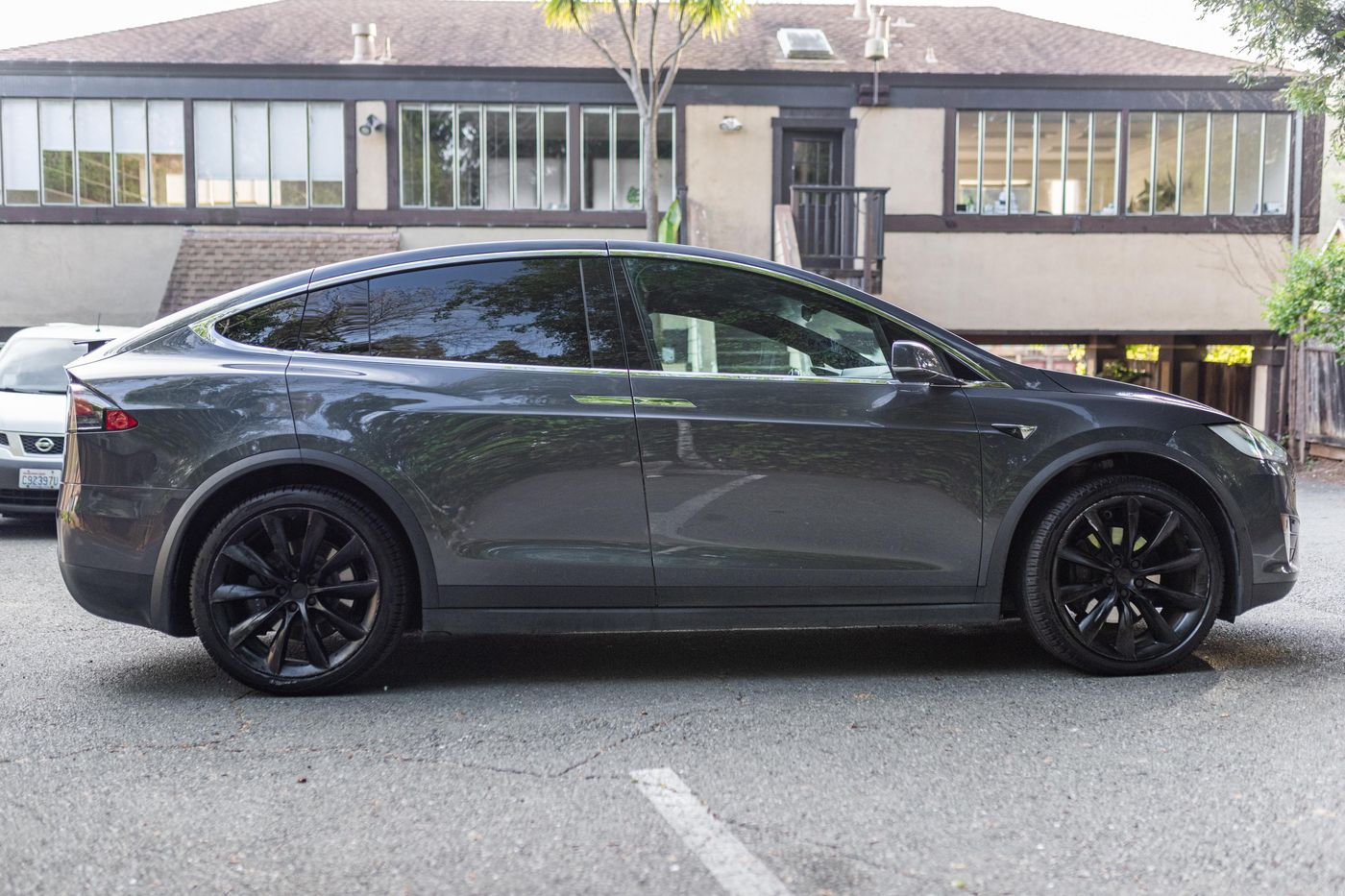 2019 Tesla Model X Standard Range — view 3