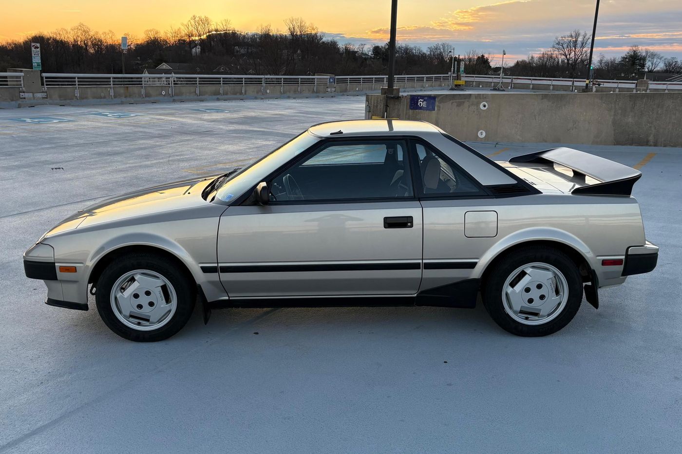 1985 Toyota MR2 — view 3